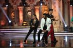 Malaika, Riteish Deshmukh, Akshay Kumar at the promotion of Housefull 3 on the sets of India